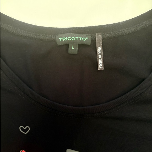 Tricotto Black Tee with Lipstick Graphic - Picture 6 of 7